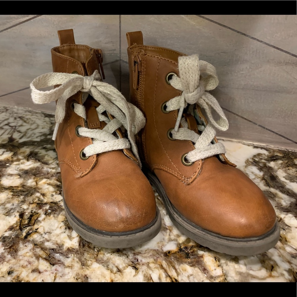 Little girls Size 8 Tan zip up Boots